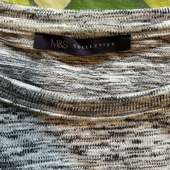 Long sleeved t-shirt/sweater Size 12 (UK) I think it’s a US 8? Marks & Spencer - Picture 3 of 4